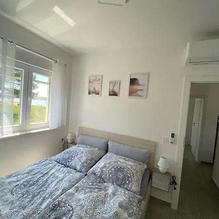 아파트 Blizina Mora Ii, Grosse Dachterrasse Mit Wintergarten, Meeresnaehe 30 M 비르